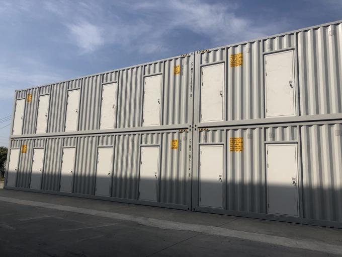 5 envases del paquete plano de Toliet con el cuarto de baño del sitio